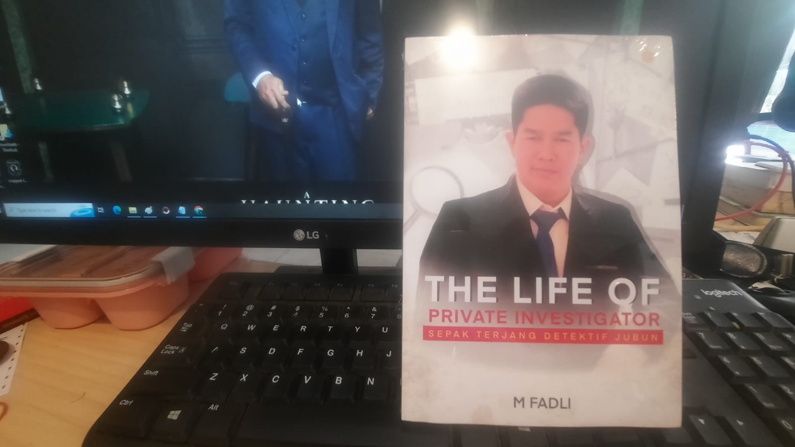 Buku biografi "The Life of Private investigator" karya M Fadli yang berkisah suka duka Detektif Jubun menjadi detektif swasta. (Detektif M)